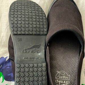 Dansko Dark Gray shoe. Made with Vegan material.